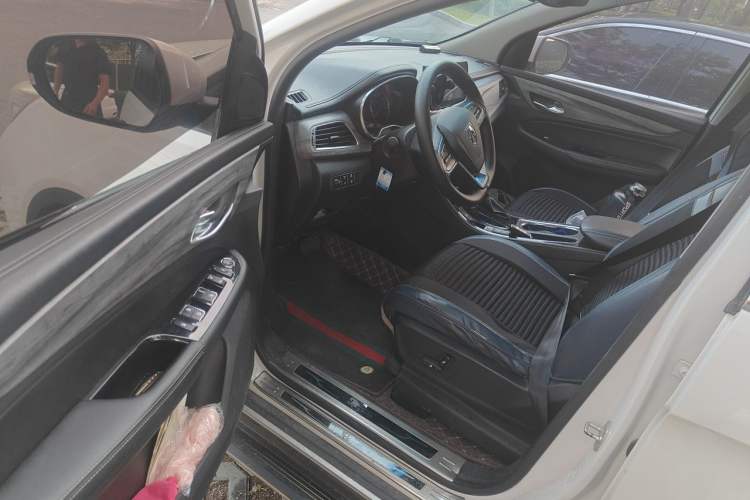 Used Baojun 730 2019 1.5T CVT Flagship Model 7 Seats China VI Emission Standard Driver Seat