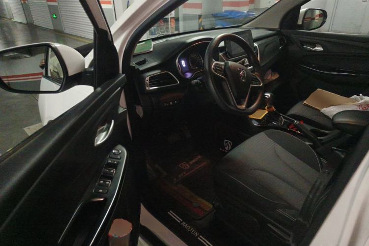 Used Baojun 730 2019 1.5T CVT Fashion Model 7 Seats China V Emission Standard Driver Seat