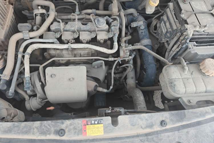 Used Baojun 730 2019 1.5T CVT Fashion Model 7 Seats China V Emission Standard Engine Bay