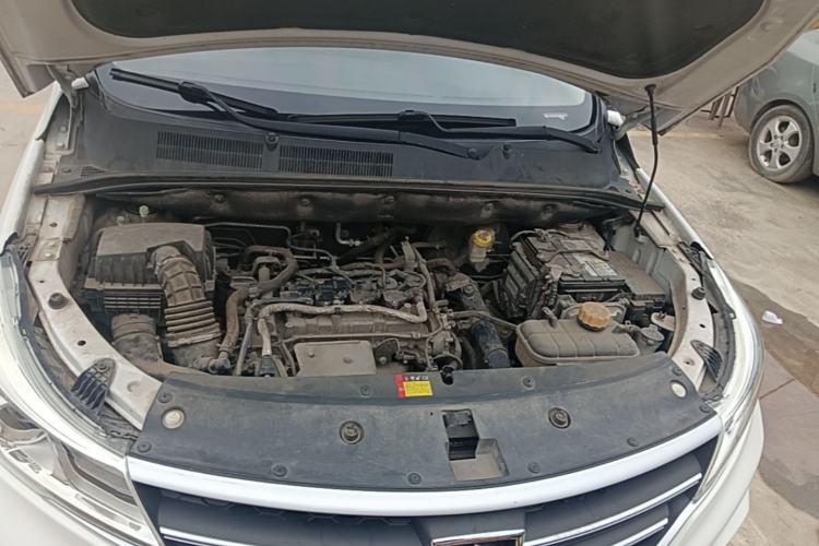 Used Baojun 730 2019 1.5T CVT Fashion Model 7 Seats China V Emission Standard Engine Bay
