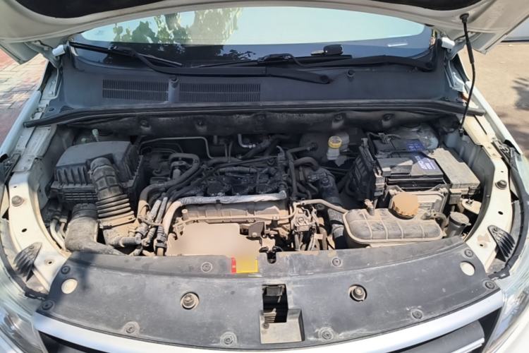 Used Baojun 730 2019 1.5T CVT Fashion Model 7 Seats China VI Emission Standard Engine Bay