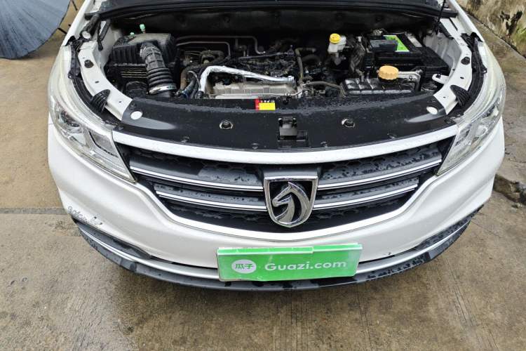 Used Baojun 730 2019 1.5T CVT Fashion Model 7 Seats China VI Emission Standard Engine Bay