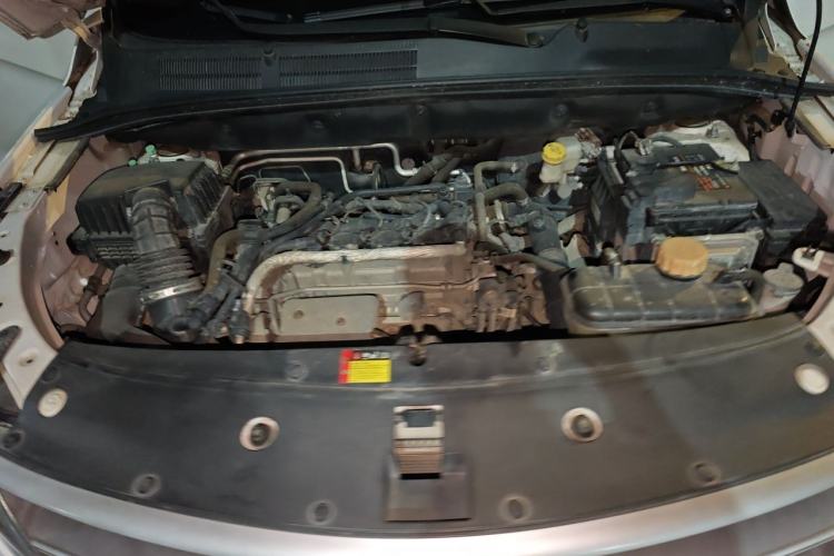 Used Baojun 730 2019 1.5T CVT Fashion Model 7 Seats China VI Emission Standard Engine Bay
