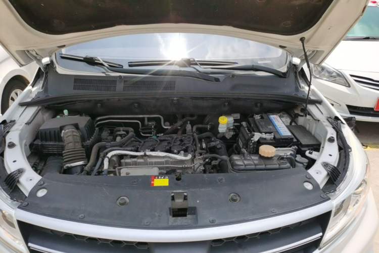 Used Baojun 730 2019 1.5T CVT Fashion Model 7 Seats China V Emission Standard Engine Bay
