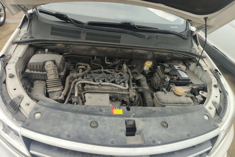 Used Baojun 730 2019 1.5T CVT Fashion Model 7 Seats China V Emission Standard Engine Bay
