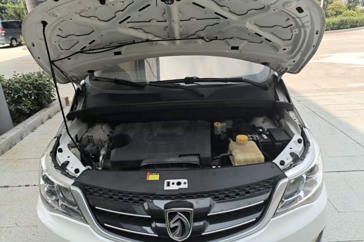 Used Baojun 730 2019 1.5L Manual Value Edition 7 Seats China VI Emission Standard Engine Bay