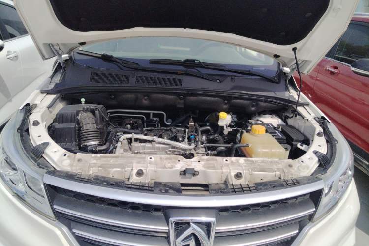 Used Baojun 730 2019 1.5T Manual Fashion Model 7-seater National V Engine Bay