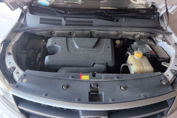 Used Baojun 730 2019 1.5L Manual Fashion Model 7-seater China VI Engine Bay