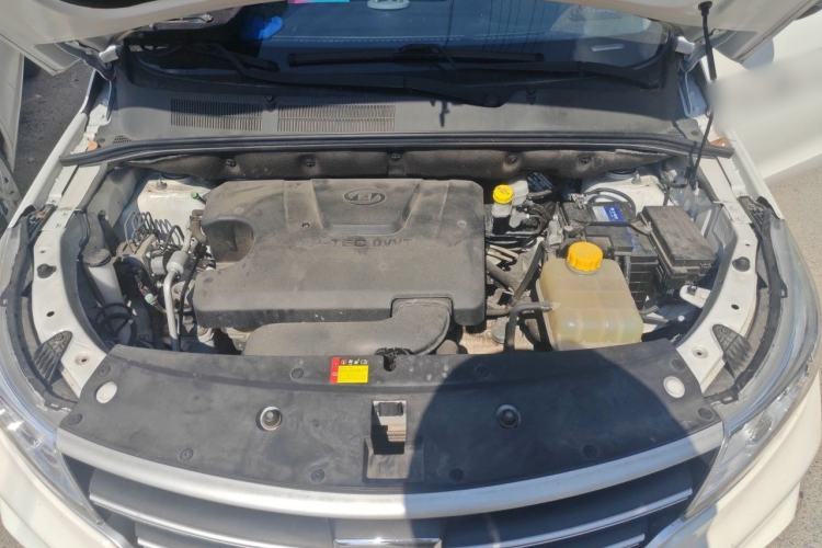 Used Baojun 730 2019 1.5L Manual Fashion Model 7-seater National V Engine Bay