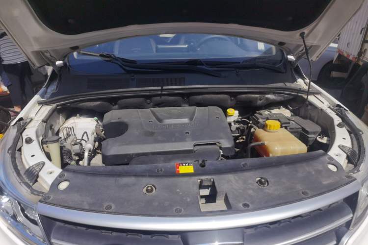 Used Baojun 730 2019 1.5L Manual Fashion Model 7-seater National V Engine Bay