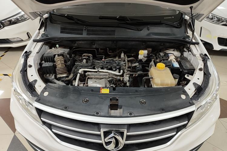 Used Baojun 730 2019 1.5T Manual Fashion Model 7-seater National V Engine Bay