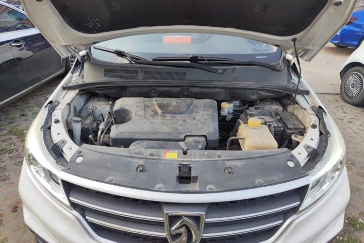 Used Baojun 730 2019 1.5L Manual Fashion Model 7-seater China VI Engine Bay