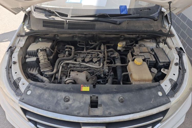 Used Baojun 730 2019 1.5T Manual Fashion Model 7-seater National V Engine Bay