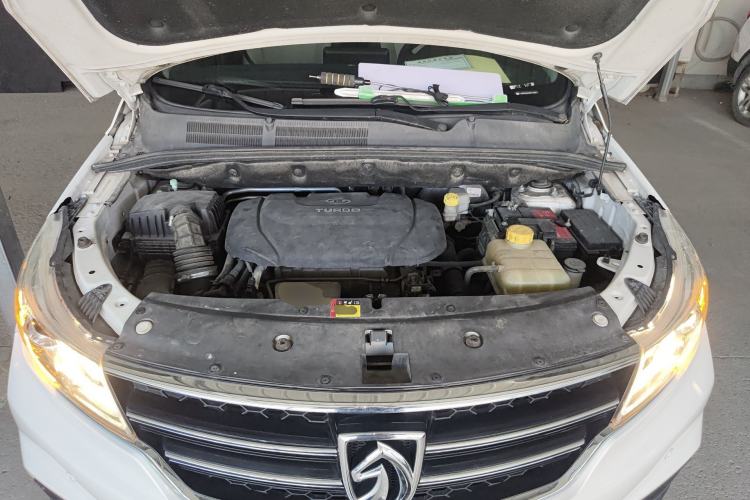 Used Baojun 730 2019 1.5T Manual Fashion Model 7-seater China VI Engine Bay