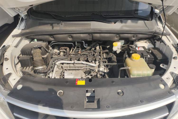 Used Baojun 730 2019 1.5T Manual Fashion Model 7-seater National V Engine Bay