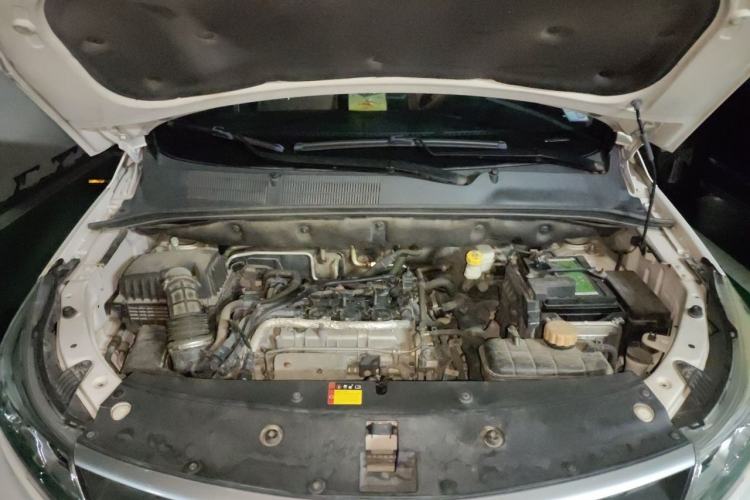 Used Baojun 730 2019 1.5T CVT Fashion Model 7 Seats China VI Emission Standard Engine Bay
