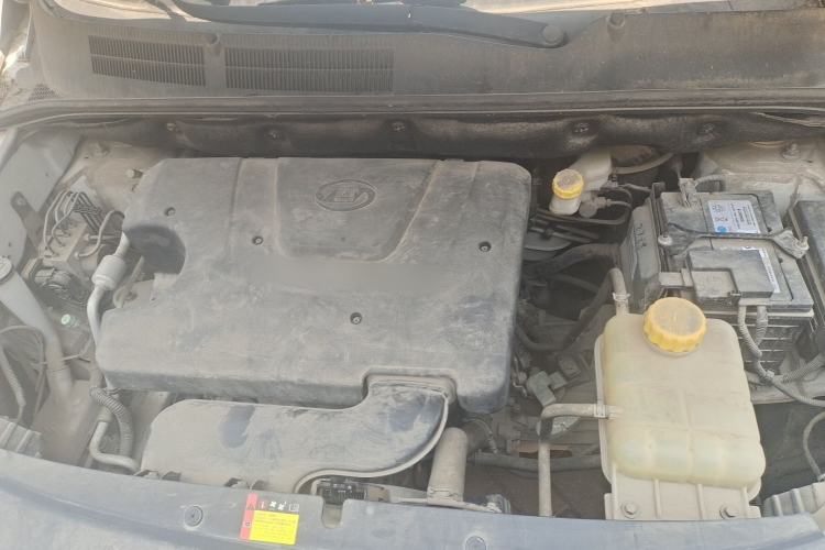 Used Baojun 730 2019 1.5L Manual Fashion Model 7-seater China VI Engine Bay