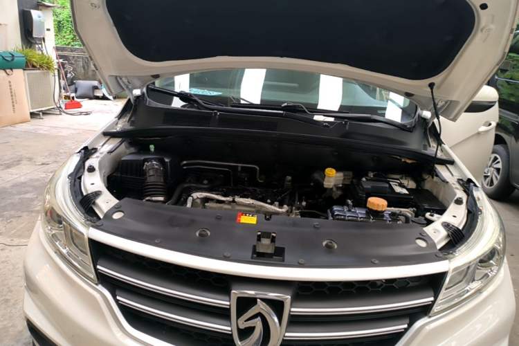 Used Baojun 730 2019 1.5T CVT Fashion Model 7 Seats China V Emission Standard Engine Bay