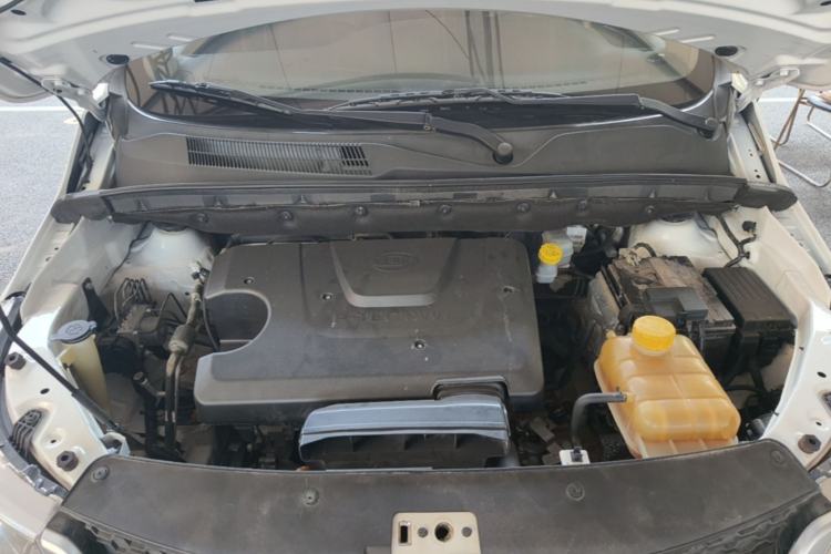 Used Baojun 730 2019 1.5L Manual Value Edition 7 Seats China VI Emission Standard Engine Bay