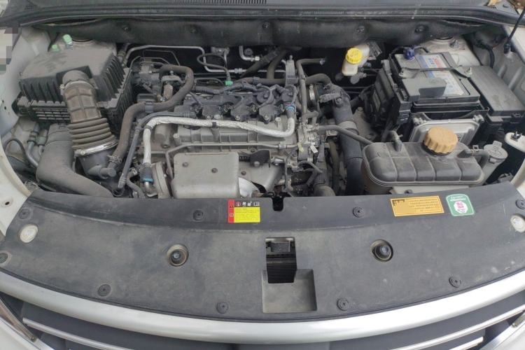 Used Baojun 730 2019 1.5T CVT Fashion Model 7 Seats China V Emission Standard Engine Bay
