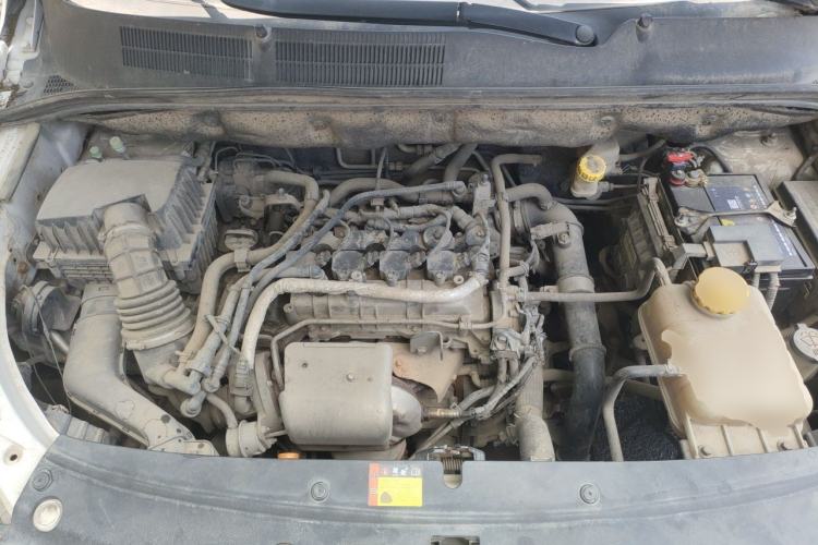 Used Baojun 730 2019 1.5T Manual Fashion Model 7-seater China VI Engine Bay