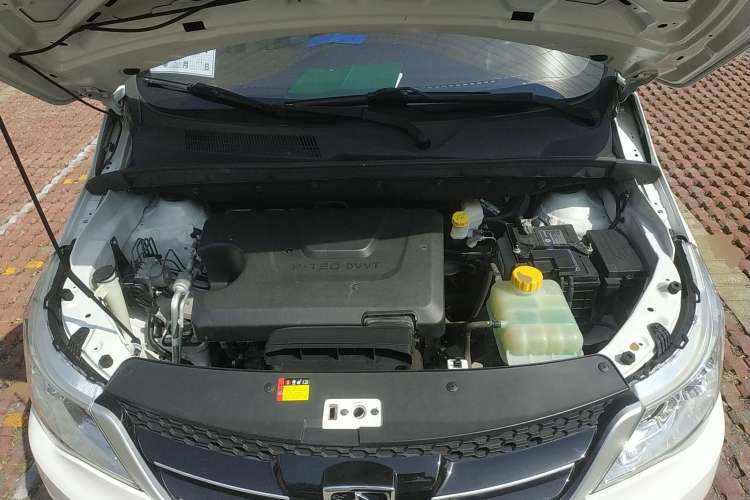 Used Baojun 730 2019 1.5L Manual Value Edition 7 Seats China VI Emission Standard Engine Bay