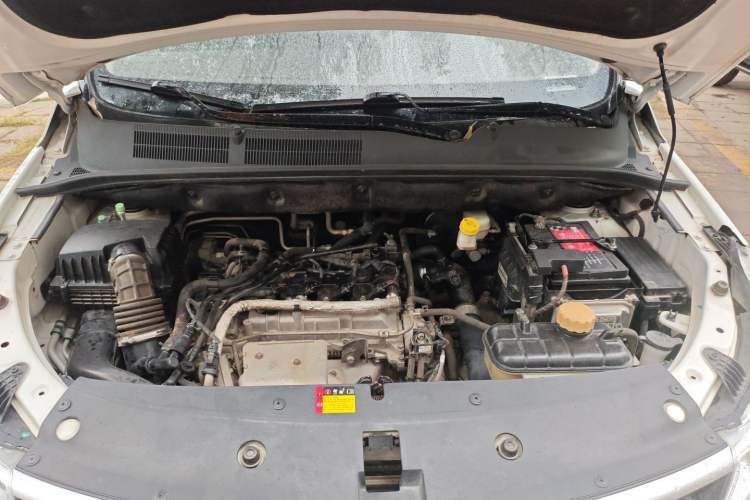 Used Baojun 730 2019 1.5T CVT Fashion Model 7 Seats China VI Emission Standard Engine Bay