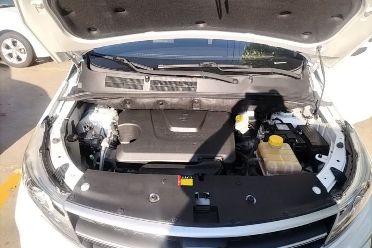 Used Baojun 730 2019 1.5L Manual Fashion Model 7-seater National V Engine Bay