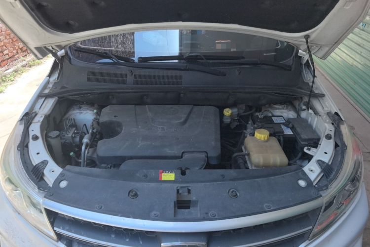Used Baojun 730 2019 1.5L Manual Fashion Model 7-seater National V Engine Bay