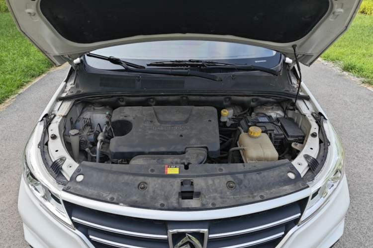 Used Baojun 730 2019 1.5L Manual Fashion Model 7-seater China VI Engine Bay