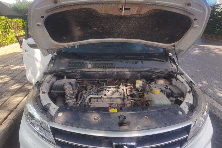 Used Baojun 730 2019 1.5T Manual Fashion Model 7-seater China VI Engine Bay