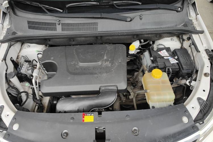 Used Baojun 730 2019 1.5L Manual Fashion Model 7-seater China VI Engine Bay