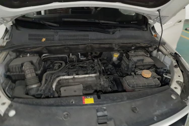 Used Baojun 730 2019 1.5T CVT Fashion Model 7 Seats China VI Emission Standard Engine Bay