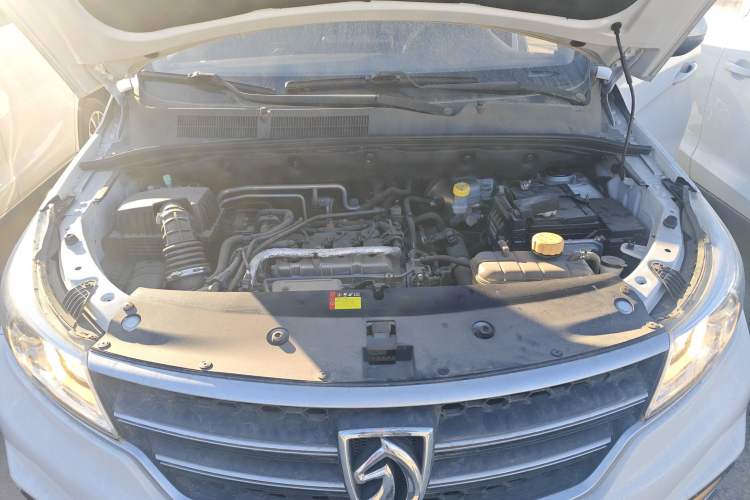 Used Baojun 730 2019 1.5T CVT Fashion Model 7 Seats China VI Emission Standard Engine Bay