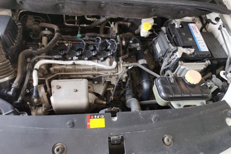 Used Baojun 730 2019 1.5T CVT Fashion Model 7 Seats China V Emission Standard Engine Bay