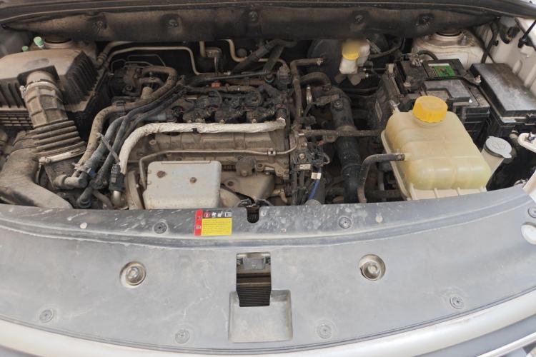 Used Baojun 730 2019 1.5T Manual Fashion Model 7-seater China VI Engine Bay