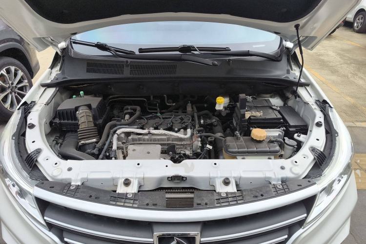 Used Baojun 730 2019 1.5T CVT Fashion Model 7 Seats China V Emission Standard Engine Bay
