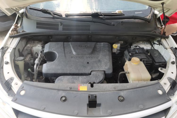 Used Baojun 730 2019 1.5L Manual Fashion Model 7-seater China VI Engine Bay