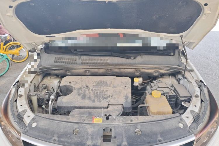 Used Baojun 730 2019 1.5L Manual Fashion Model 7-seater China VI Engine Bay