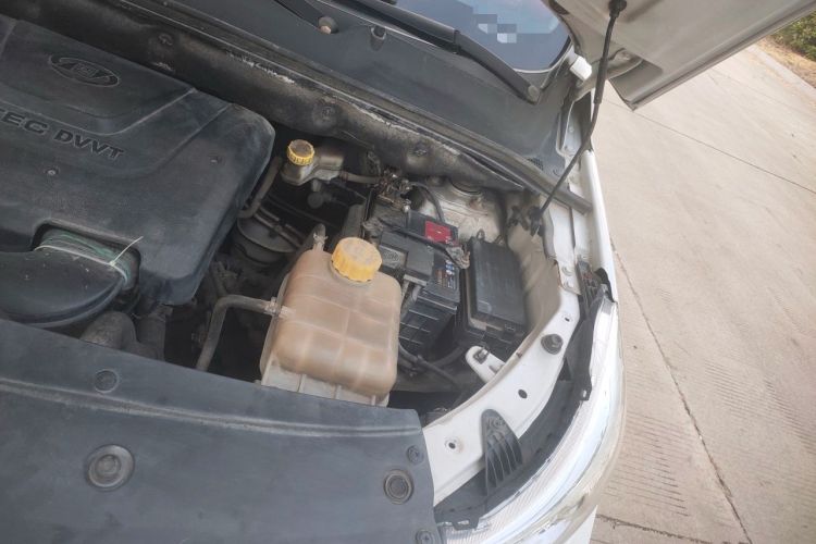 Used Baojun 730 2019 1.5L Manual Fashion Model 7-seater China VI Engine Bay Left