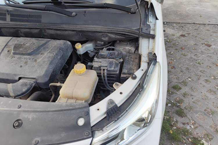 Used Baojun 730 2019 1.5L Manual Fashion Model 7-seater China VI Engine Bay Left
