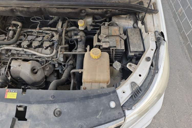 Used Baojun 730 2019 1.5T Manual Fashion Model 7-seater National V Engine Bay Left
