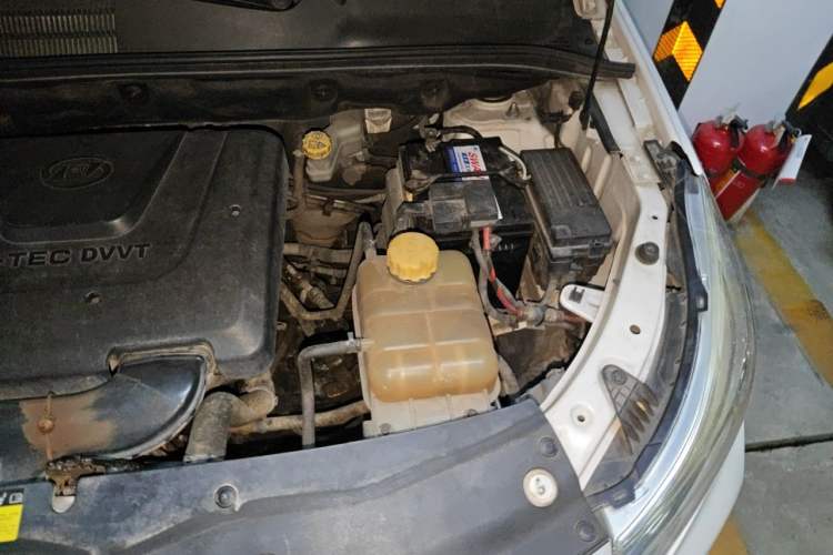 Used Baojun 730 2019 1.5L Manual Fashion Model 7-seater China VI Engine Bay Left