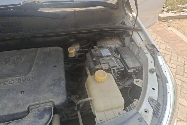 Used Baojun 730 2019 1.5L Manual Fashion Model 7-seater China VI Engine Bay Left