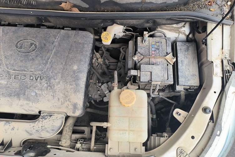 Used Baojun 730 2019 1.5L Manual Fashion Model 7-seater National V Engine Bay Left