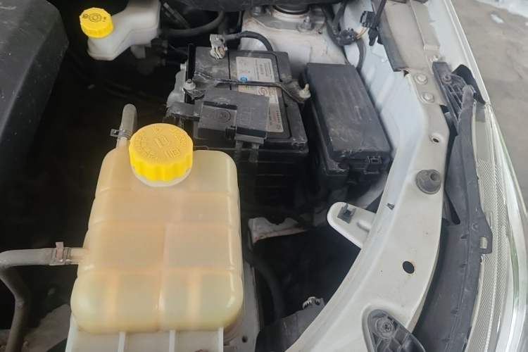 Used Baojun 730 2019 1.5L Manual Fashion Model 7-seater National V Engine Bay Left