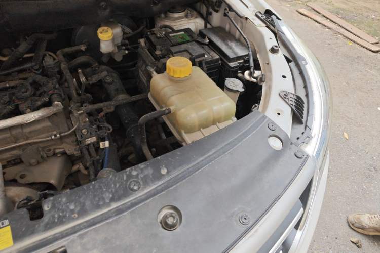 Used Baojun 730 2019 1.5T Manual Fashion Model 7-seater China VI Engine Bay Left