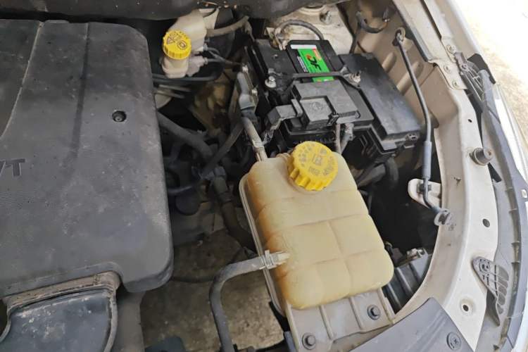 Used Baojun 730 2019 1.5L Manual Fashion Model 7-seater National V Engine Bay Left