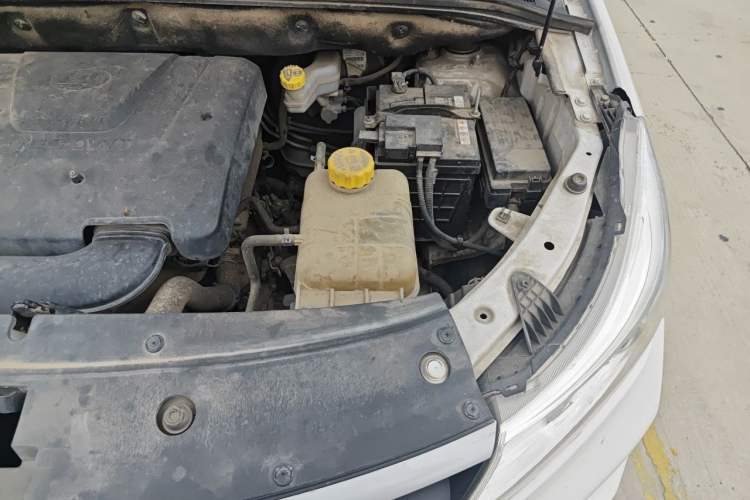Used Baojun 730 2019 1.5L Manual Fashion Model 7-seater China VI Engine Bay Left