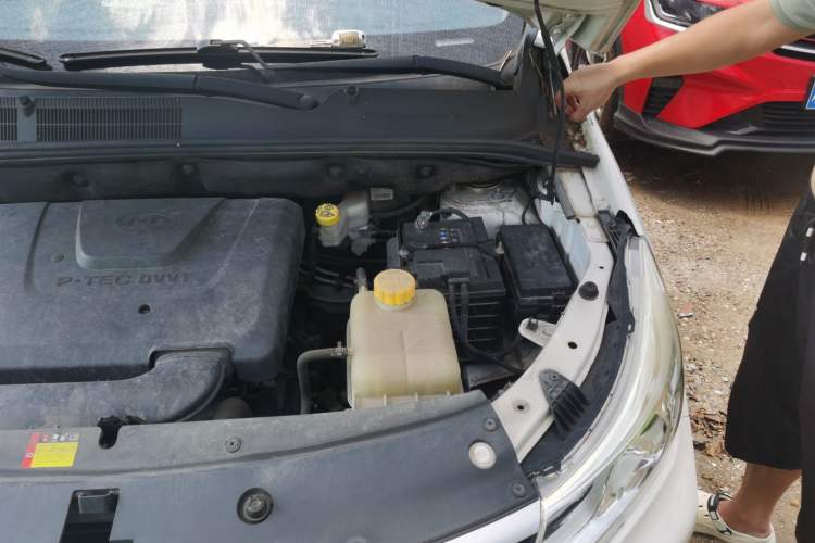 Used Baojun 730 2019 1.5L Manual Fashion Model 7-seater China VI Engine Bay Left